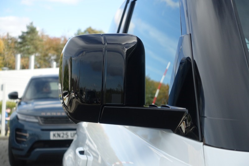 2025 (74) LAND ROVER COMMERCIAL DEFENDER 3.0 D250 Hard Top S Auto [3 Seat] 5871107