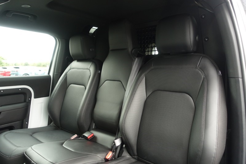 2025 (25) LAND ROVER COMMERCIAL DEFENDER 3.0 D250 Hard Top S Auto [3 Seat] 5878606