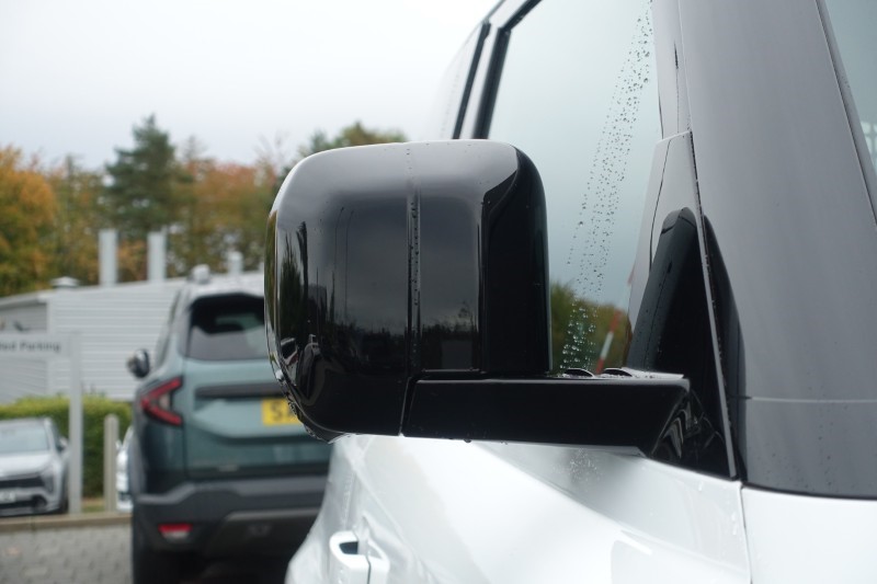 2025 (25) LAND ROVER COMMERCIAL DEFENDER 3.0 D250 Hard Top S Auto [3 Seat] 5878579