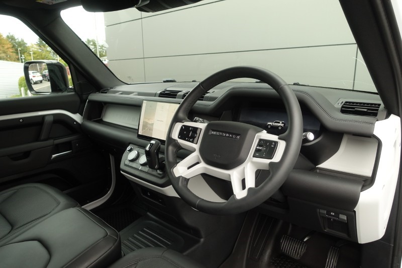 2025 (25) LAND ROVER COMMERCIAL DEFENDER 3.0 D250 Hard Top S Auto [3 Seat] 5878567