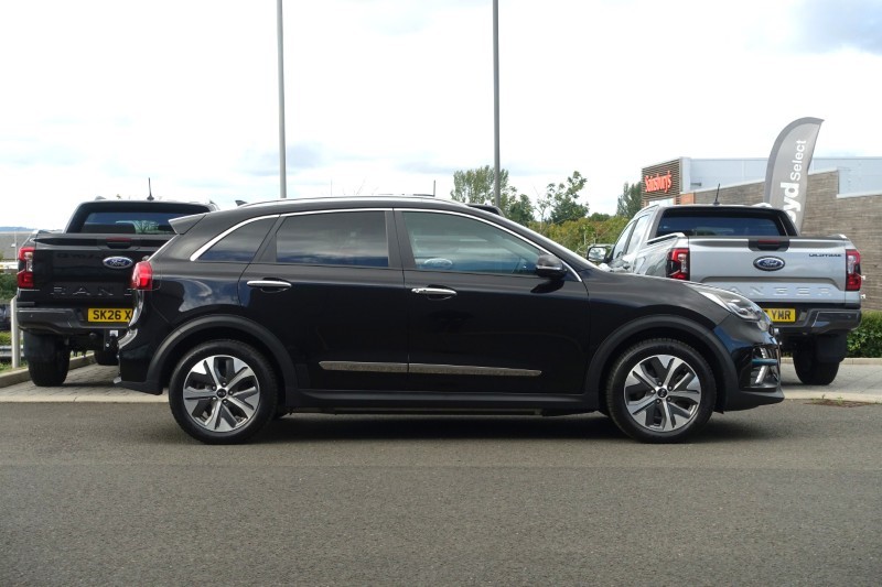 2021 (21) KIA E-NIRO 150kW 4 PLUS 64kWh 5dr Auto 5839228