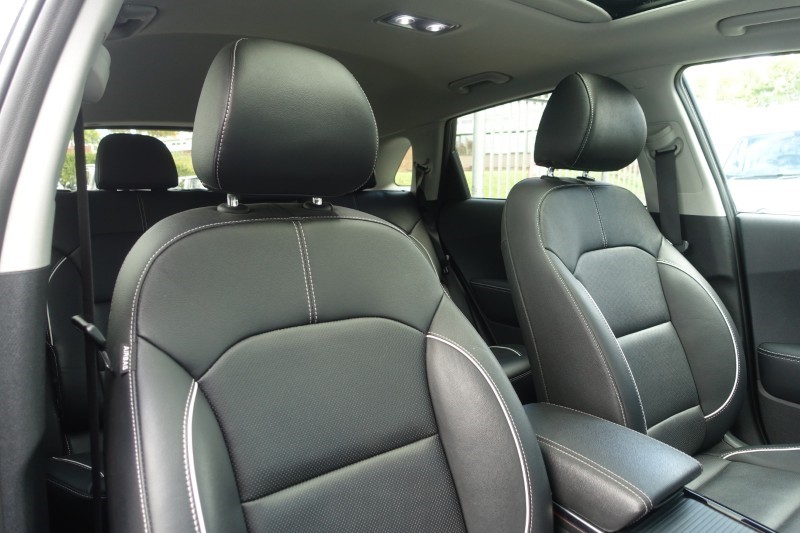 2021 (21) KIA E-NIRO 150kW 4 PLUS 64kWh 5dr Auto 5839267