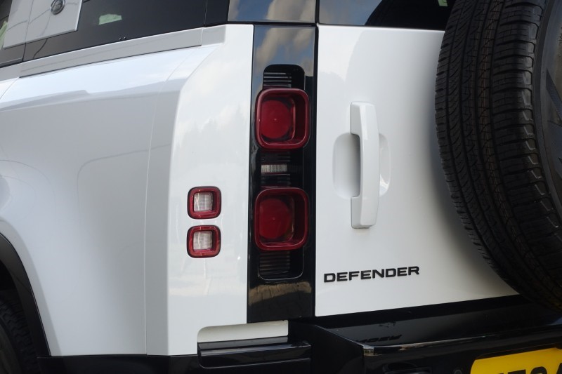 2024 (24) LAND ROVER DEFENDER 3.0 D250 X-Dynamic SE 110 5dr Auto 5874864