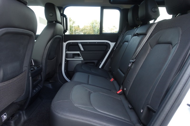 2024 (24) LAND ROVER DEFENDER 3.0 D250 X-Dynamic SE 110 5dr Auto 5874849
