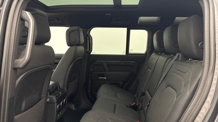 2025 (25) LAND ROVER DEFENDER 3.0 D350 X-Dynamic HSE 110 5dr Auto [7 Seat] 5849974