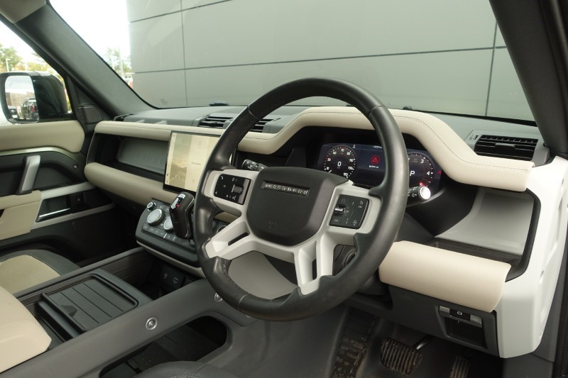 2023 (23) LAND ROVER DEFENDER 3.0 D300 X-Dynamic HSE 110 5dr Auto 5934247