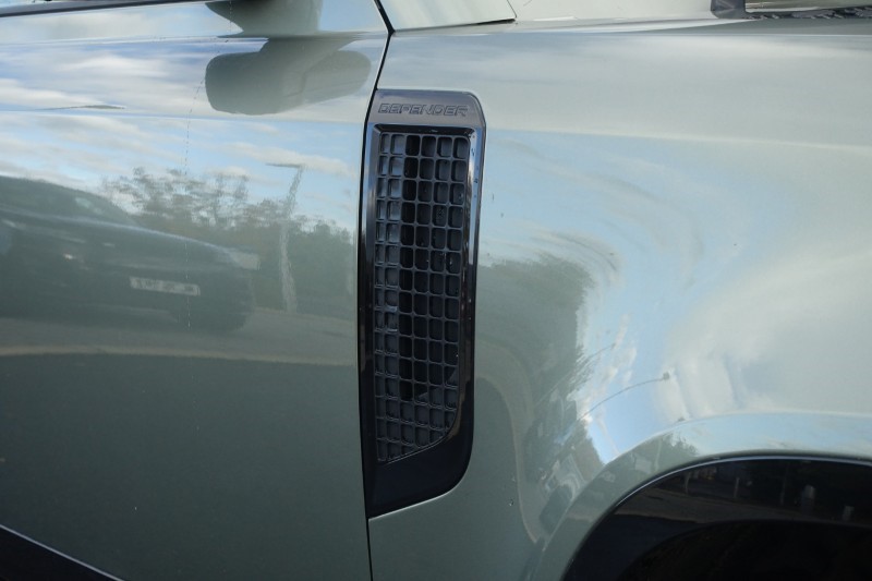 2023 (23) LAND ROVER DEFENDER 3.0 D300 X-Dynamic HSE 110 5dr Auto 5934224