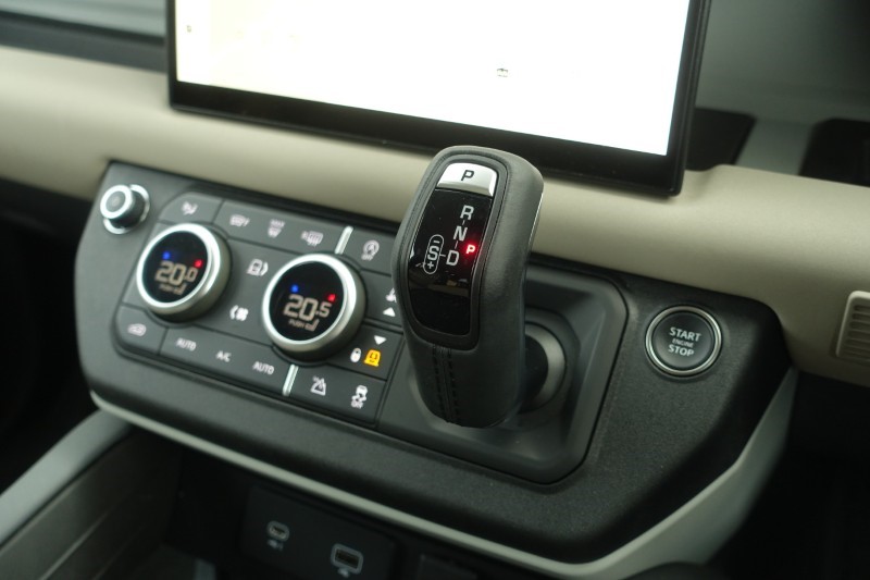 2023 (23) LAND ROVER DEFENDER 3.0 D300 X-Dynamic HSE 110 5dr Auto 5934217
