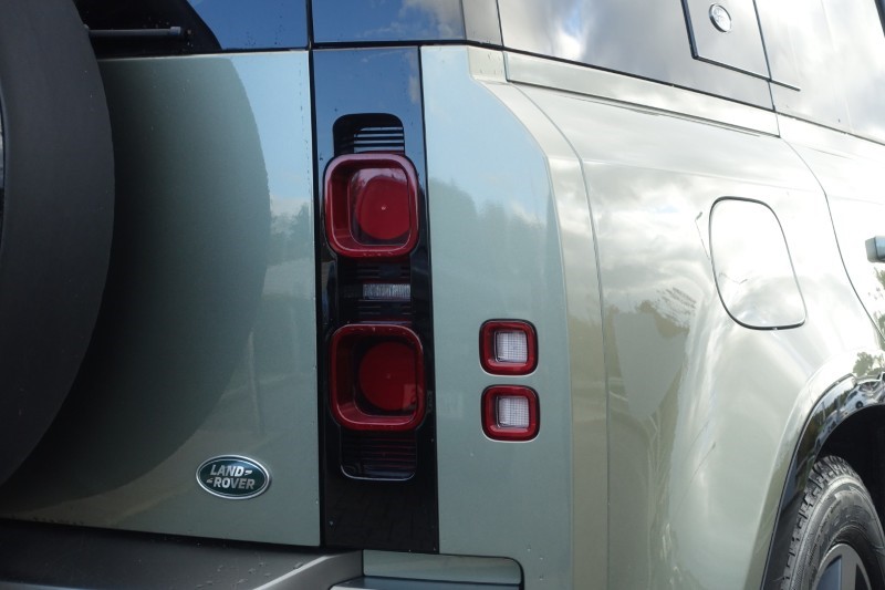 2023 (23) LAND ROVER DEFENDER 3.0 D300 X-Dynamic HSE 110 5dr Auto 5934230