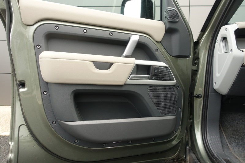 2023 (23) LAND ROVER DEFENDER 3.0 D300 X-Dynamic HSE 110 5dr Auto 5934262