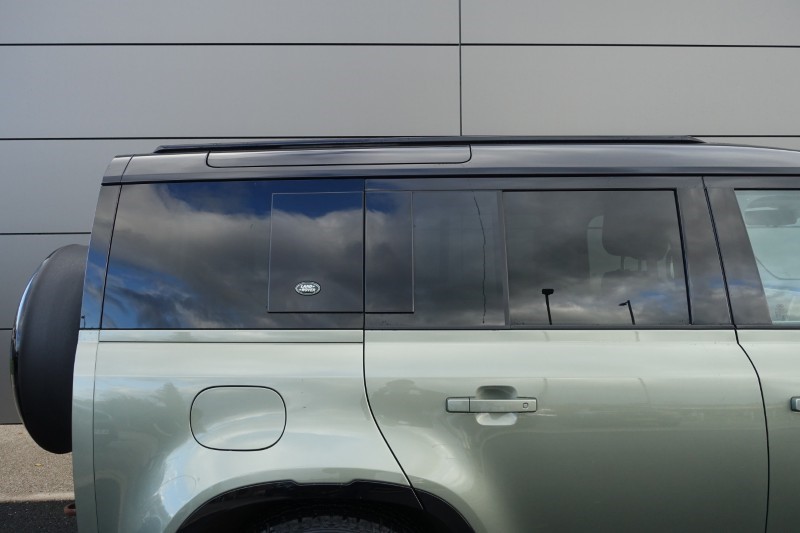 2023 (23) LAND ROVER DEFENDER 3.0 D300 X-Dynamic HSE 110 5dr Auto 5934228