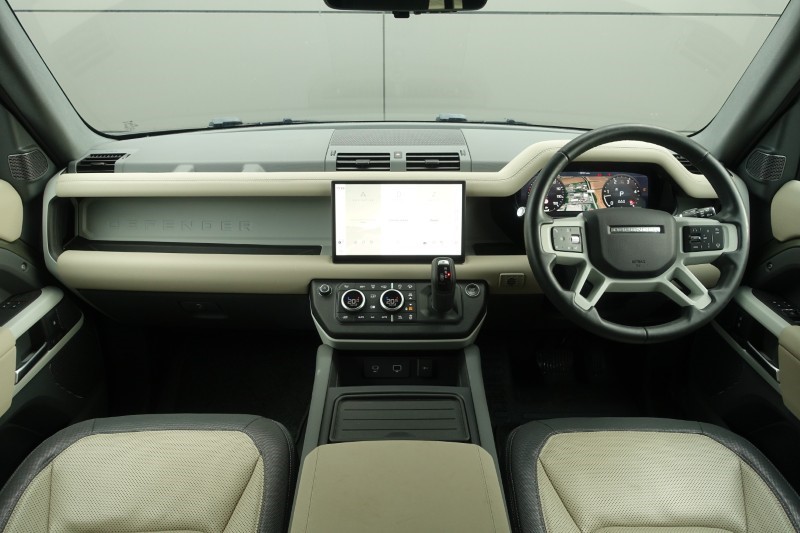 2023 (23) LAND ROVER DEFENDER 3.0 D300 X-Dynamic HSE 110 5dr Auto 5934213