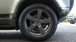 2023 (23) LAND ROVER DEFENDER 3.0 D300 X-Dynamic HSE 110 5dr Auto 5934232