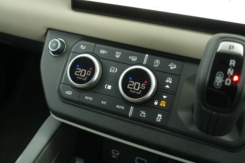 2023 (23) LAND ROVER DEFENDER 3.0 D300 X-Dynamic HSE 110 5dr Auto 5934246