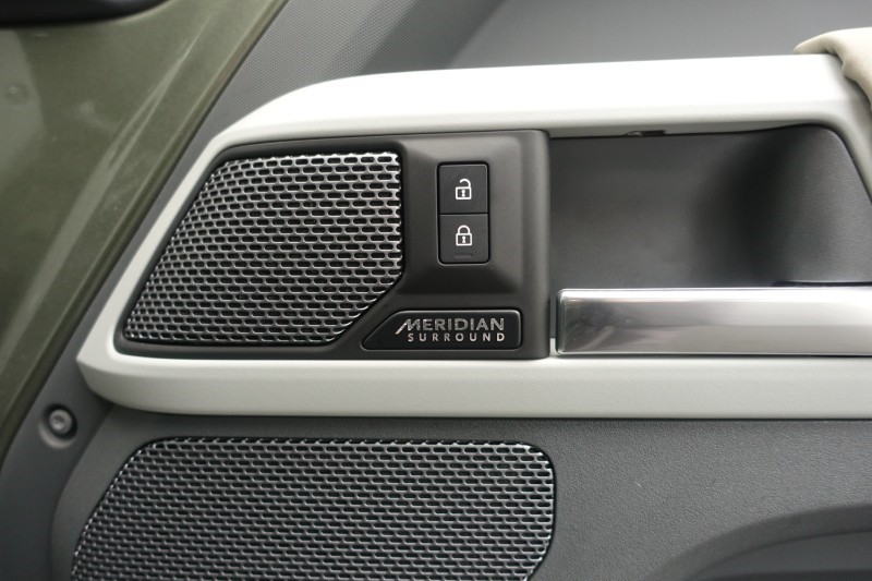 2023 (23) LAND ROVER DEFENDER 3.0 D300 X-Dynamic HSE 110 5dr Auto 5934253
