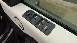 2023 (73) LAND ROVER DISCOVERY 3.0 D300 Dynamic HSE 5dr Auto 5896174