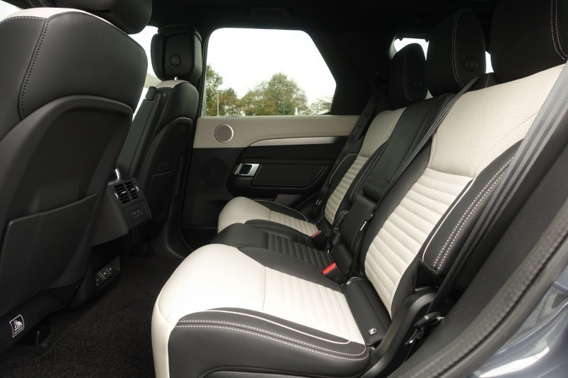 2023 (73) LAND ROVER DISCOVERY 3.0 D300 Dynamic HSE 5dr Auto 5896126