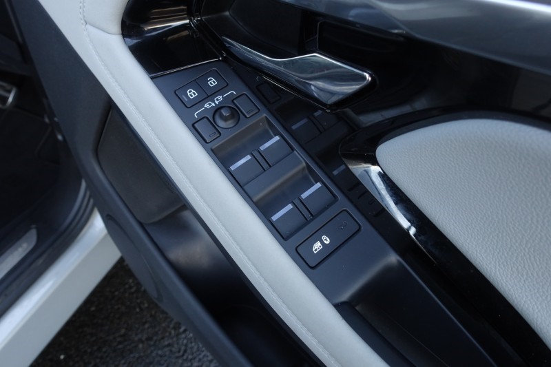 2023 (23) LAND ROVER RANGE ROVER EVOQUE 2.0 P250 R-Dynamic SE 5dr Auto 5933076