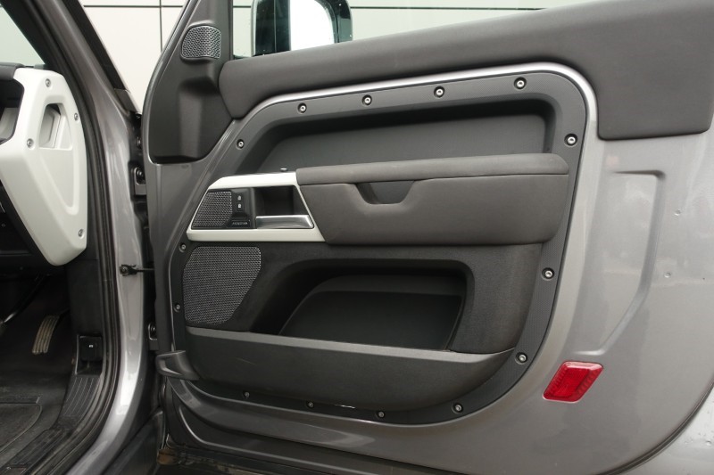 2022 (22) LAND ROVER DEFENDER 3.0 D250 X-Dynamic SE 90 3dr Auto 5928976