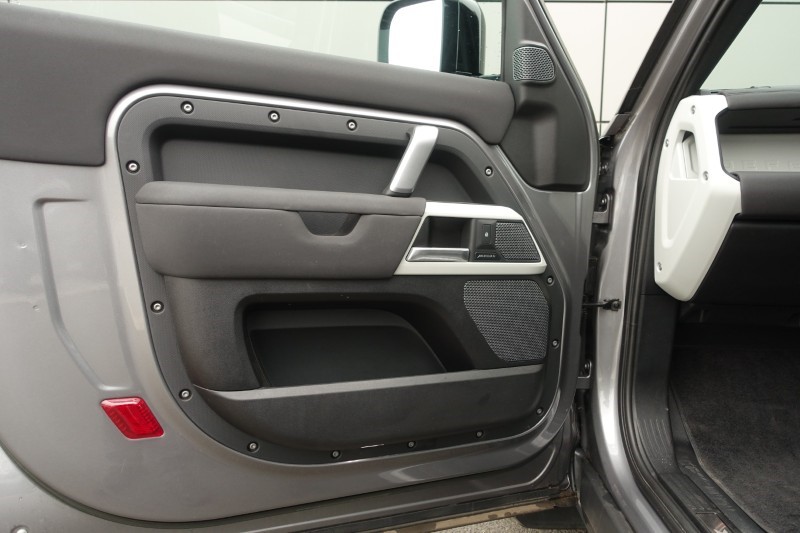 2022 (22) LAND ROVER DEFENDER 3.0 D250 X-Dynamic SE 90 3dr Auto 5928980