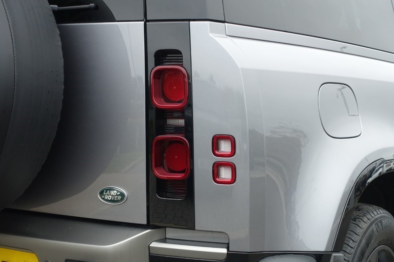 2022 (22) LAND ROVER DEFENDER 3.0 D250 X-Dynamic SE 90 3dr Auto 5928953