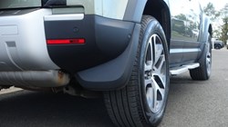 2020 (70) LAND ROVER DEFENDER 3.0 D300 HSE 110 5dr Auto 5951438