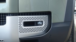2020 (70) LAND ROVER DEFENDER 3.0 D300 HSE 110 5dr Auto 5951446