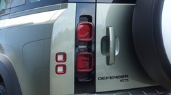 2020 (70) LAND ROVER DEFENDER 3.0 D300 HSE 110 5dr Auto 5951431
