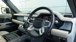 2020 (70) LAND ROVER DEFENDER 3.0 D300 HSE 110 5dr Auto 5951460