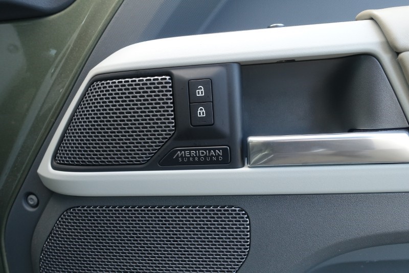 2020 (70) LAND ROVER DEFENDER 3.0 D300 HSE 110 5dr Auto 5951466