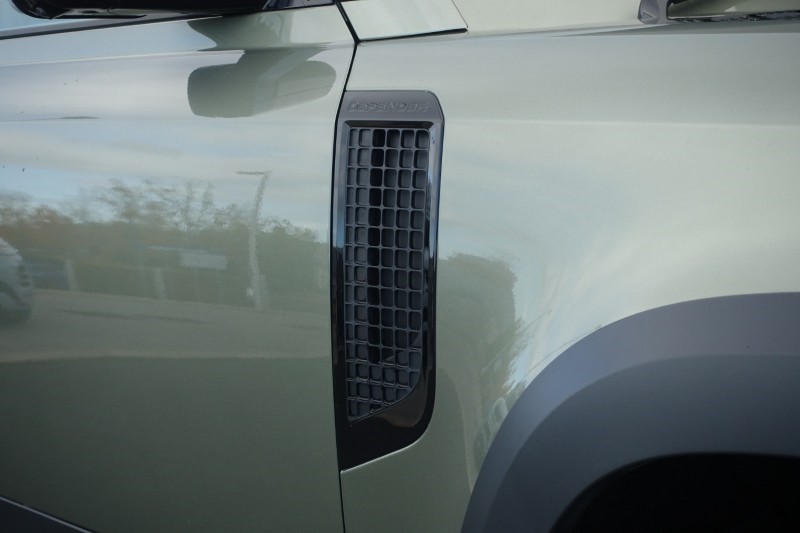 2020 (70) LAND ROVER DEFENDER 3.0 D300 HSE 110 5dr Auto 5951432