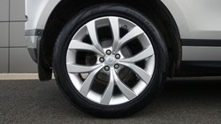 2020 (70) LAND ROVER RANGE ROVER EVOQUE 2.0 D180 SE 5dr Auto 5946026