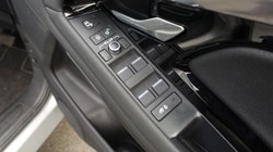 2020 (70) LAND ROVER RANGE ROVER EVOQUE 2.0 D180 SE 5dr Auto 5946050