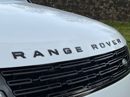  LAND ROVER RANGE ROVER SPORT 3.0 D300 Dynamic SE 5dr Auto