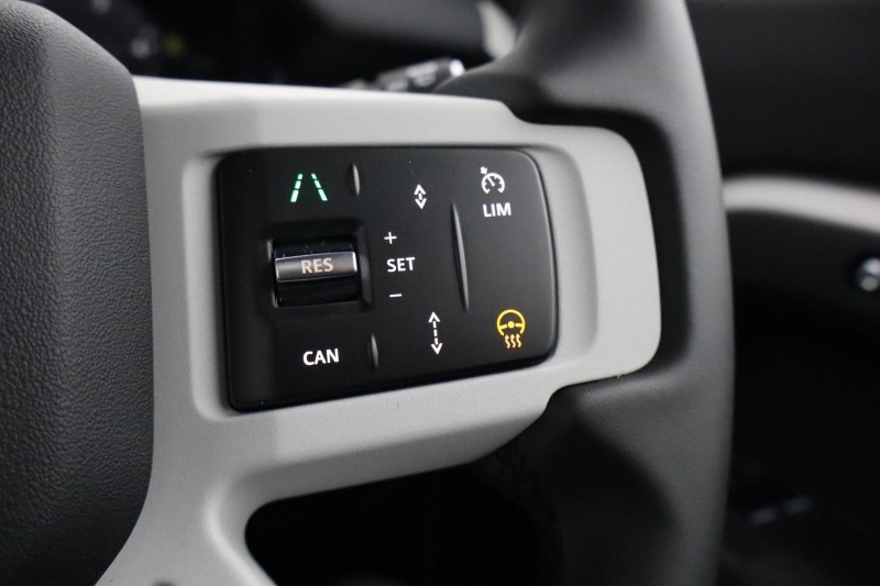  LAND ROVER DEFENDER 3.0 D250 X-Dynamic SE 90 3dr Auto 5108567