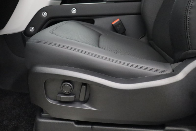  LAND ROVER DEFENDER 3.0 D250 X-Dynamic SE 90 3dr Auto 5108537