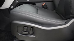 LAND ROVER DEFENDER 3.0 D250 X-Dynamic SE 90 3dr Auto 5108537