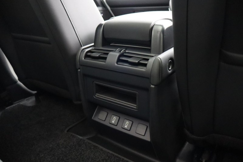  LAND ROVER DEFENDER 3.0 D250 X-Dynamic SE 90 3dr Auto 5108551