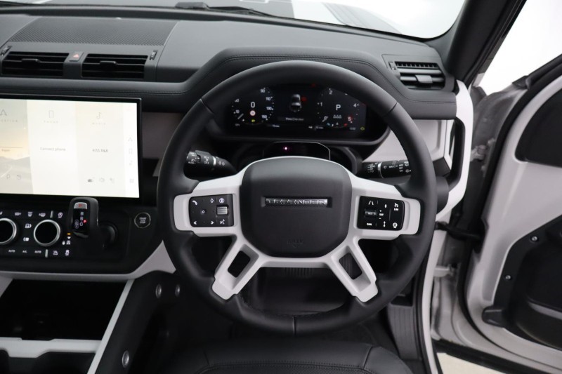  LAND ROVER DEFENDER 3.0 D250 X-Dynamic SE 90 3dr Auto 5108549