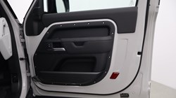 LAND ROVER DEFENDER 3.0 D250 X-Dynamic SE 90 3dr Auto 5108539