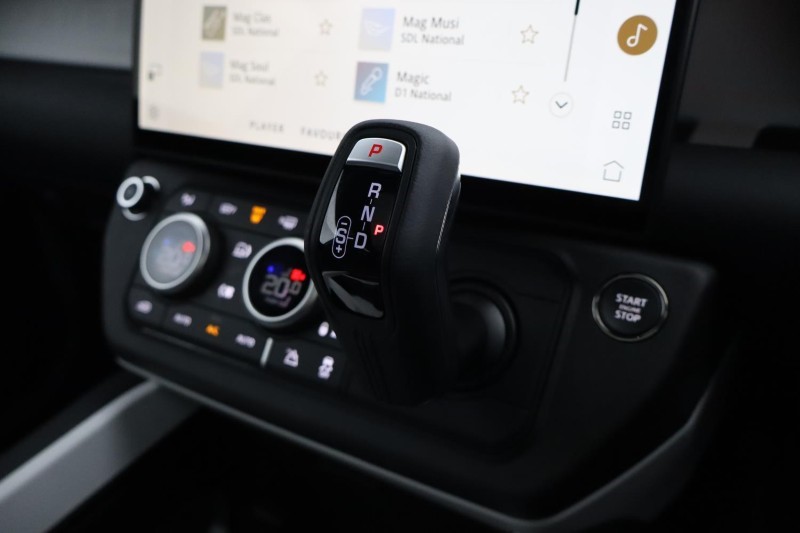  LAND ROVER DEFENDER 3.0 D250 X-Dynamic SE 90 3dr Auto 5108564