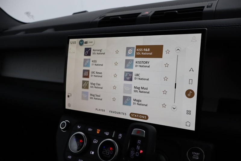  LAND ROVER DEFENDER 3.0 D250 X-Dynamic SE 90 3dr Auto 5108561