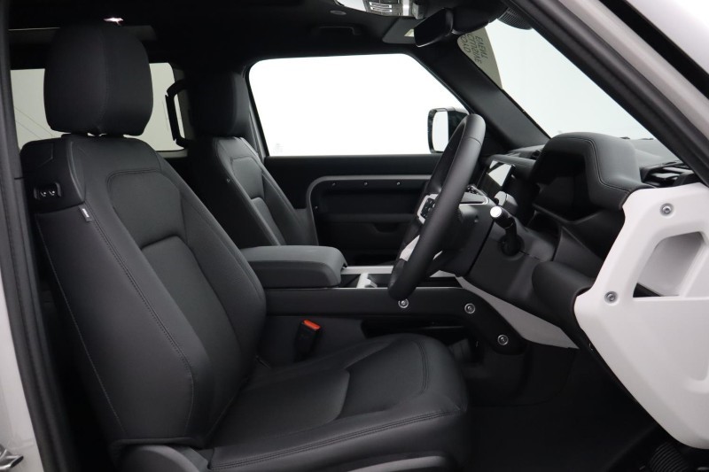  LAND ROVER DEFENDER 3.0 D250 X-Dynamic SE 90 3dr Auto 5108541