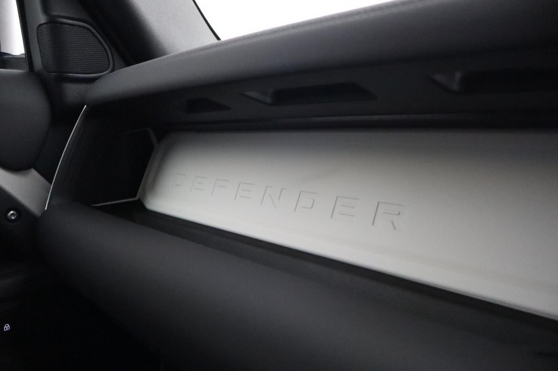  LAND ROVER DEFENDER 3.0 D250 X-Dynamic SE 90 3dr Auto 5108568
