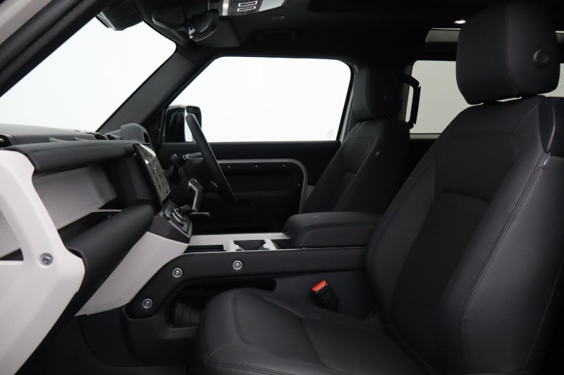  LAND ROVER DEFENDER 3.0 D250 X-Dynamic SE 90 3dr Auto 5108536