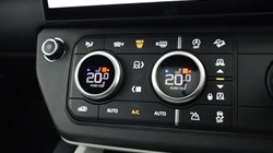 LAND ROVER DEFENDER 3.0 D250 X-Dynamic SE 90 3dr Auto 5108563