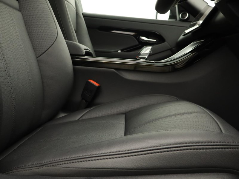 2025 (25) LAND ROVER RANGE ROVER EVOQUE 2.0 D200 Dynamic SE 5dr Auto 3716748