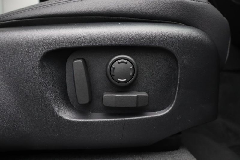  LAND ROVER RANGE ROVER VELAR 2.0 D200 MHEV Dynamic SE 5dr Auto 3881222