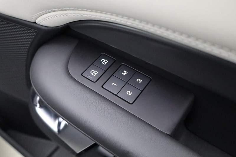  LAND ROVER DISCOVERY 3.0 D350 Metropolitan Edition 5dr Auto 4970964