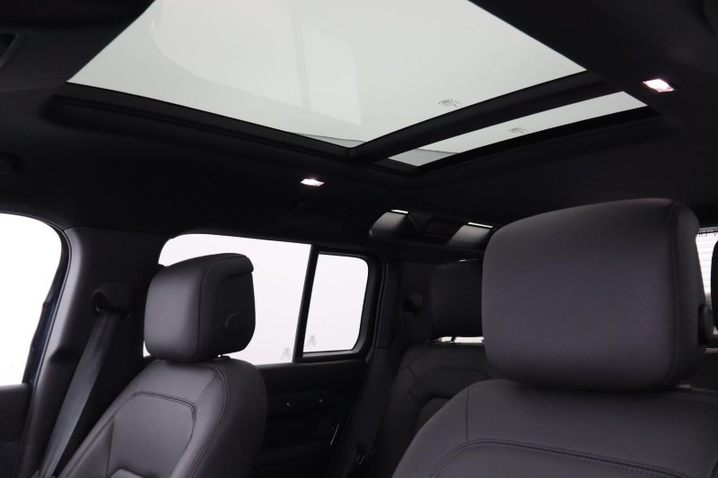  LAND ROVER DEFENDER 3.0 D250 X-Dynamic SE 110 5dr Auto 4632531